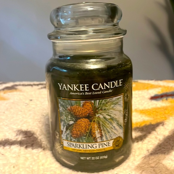NWT yankee candle: sparkling pine